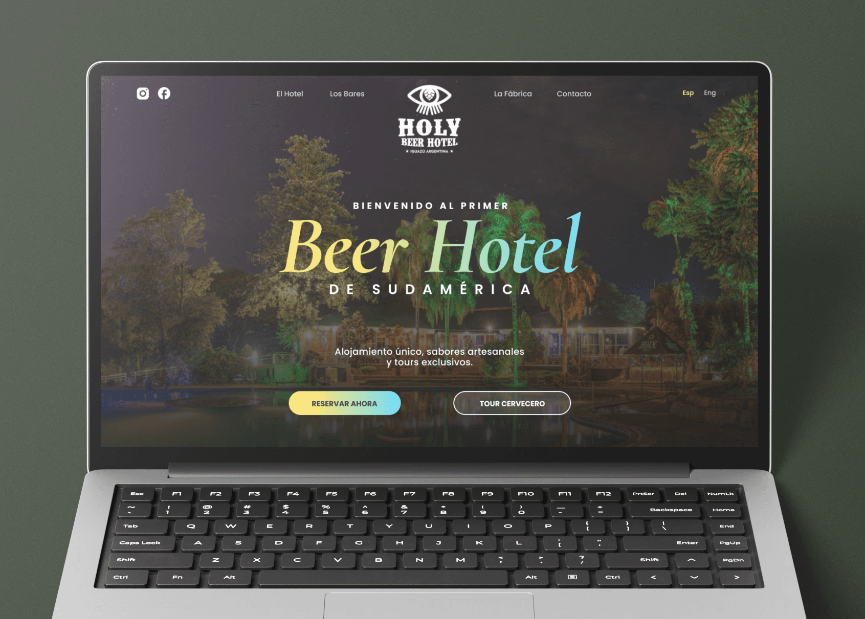 HOLY Beer Hotel — Landing page para hostel temático